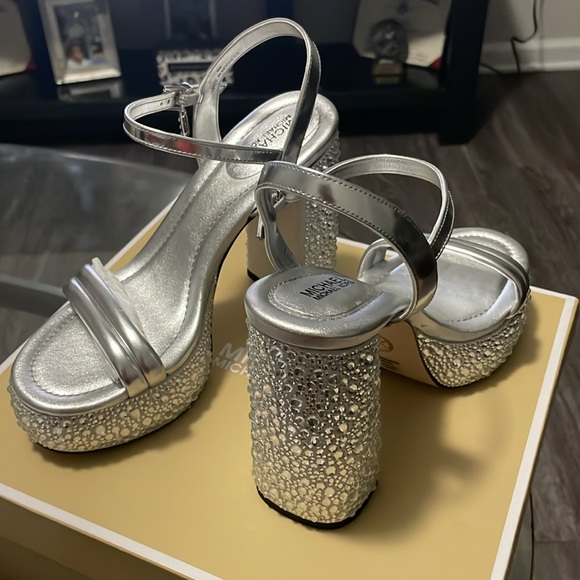 Michael Kors Laci Platform Sandal silver size 6 Brand New - Picture 3 of 12